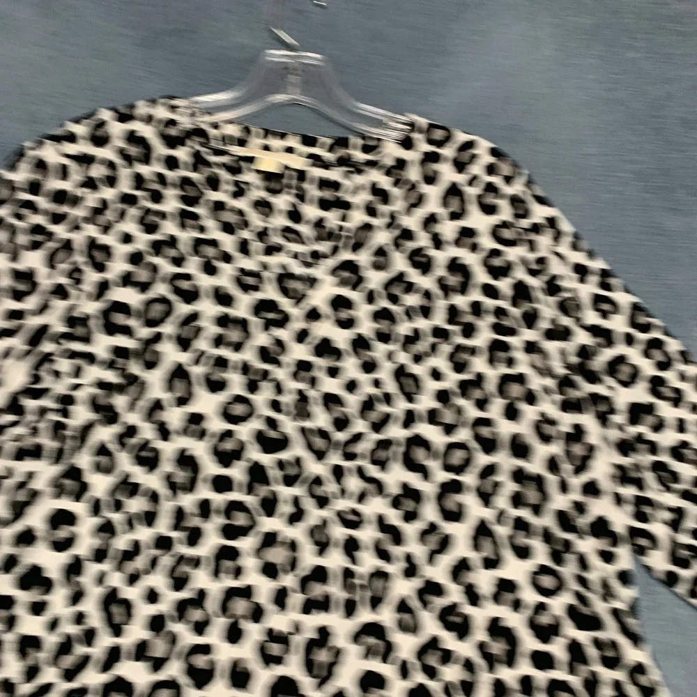 Michael Kors Blouse Top Womens Large Beige Leopard Print Round Hem Summer V Neck
